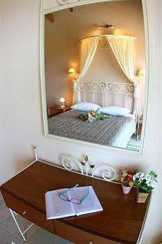 Hotel Lithies & 3*