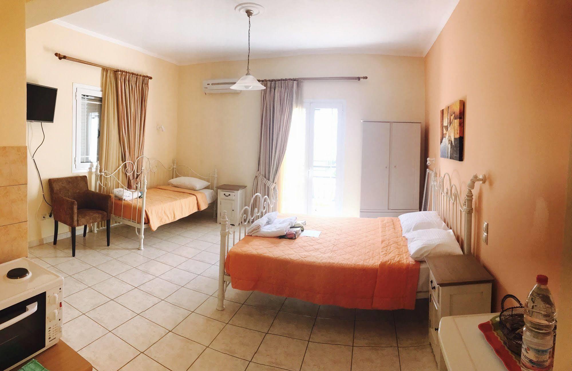 Hotel Lithies & 3*
