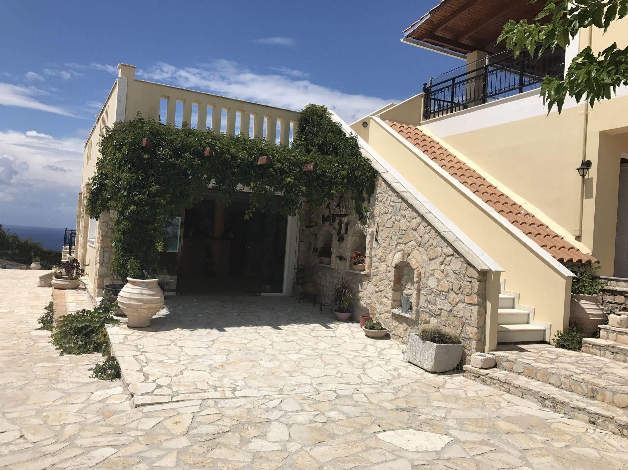 Lithies & Hotel Koríthion